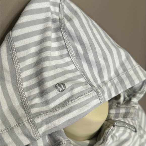 Lululemon Run: Back On Track Pullover
White & Silver Stripe lightweight hoodie - Picture 4 of 7